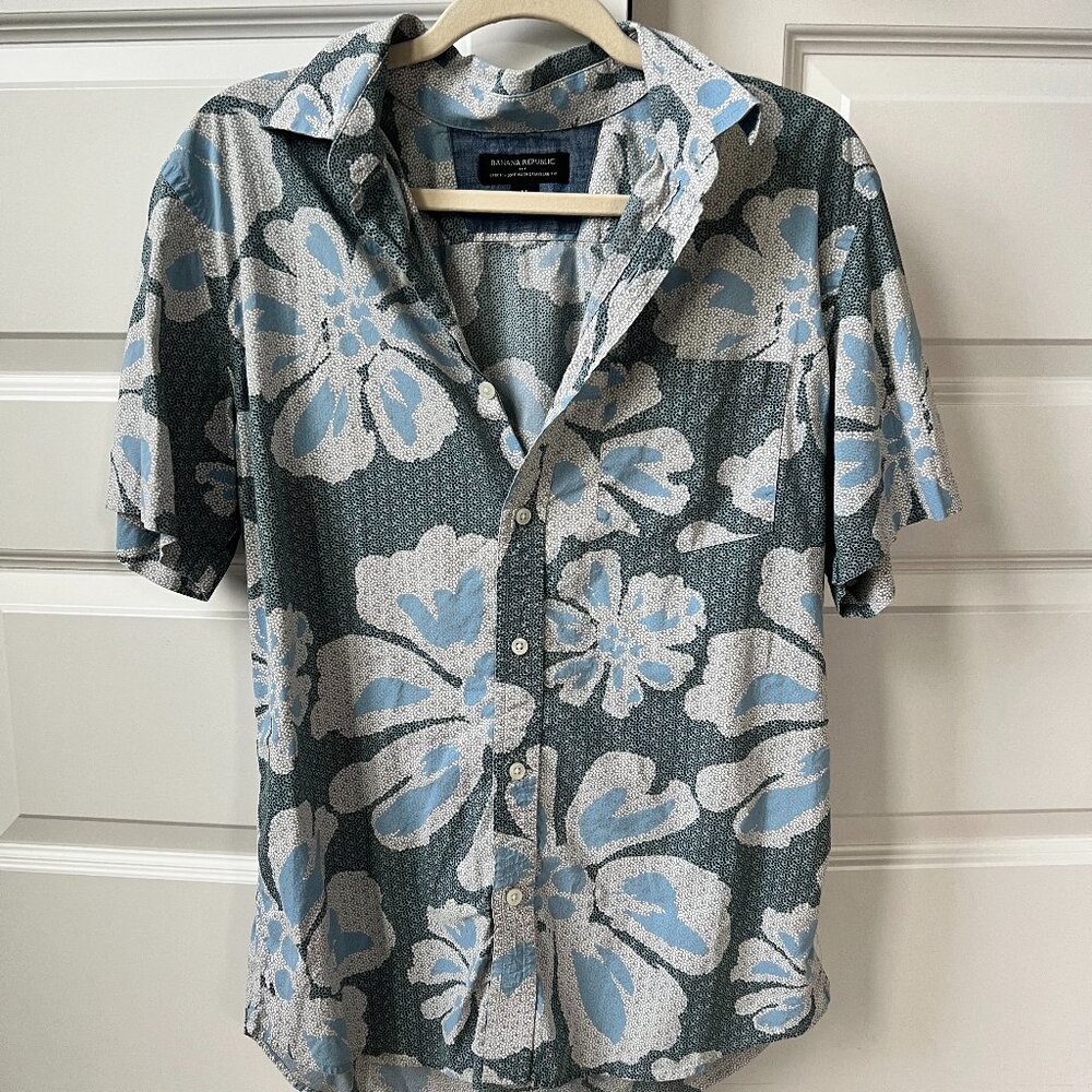 Banana Republic Men's Floral Short Sleeve Shirt – Stretch Soft Wash, Size M